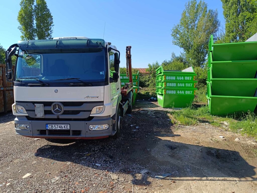 Камион с контейнери